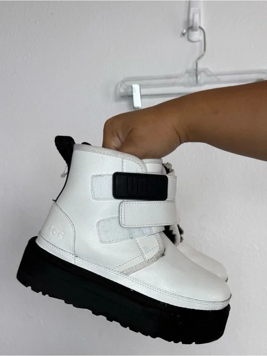 UGG Kids Neumel Platform Leather Boot - Picture 3 of 6